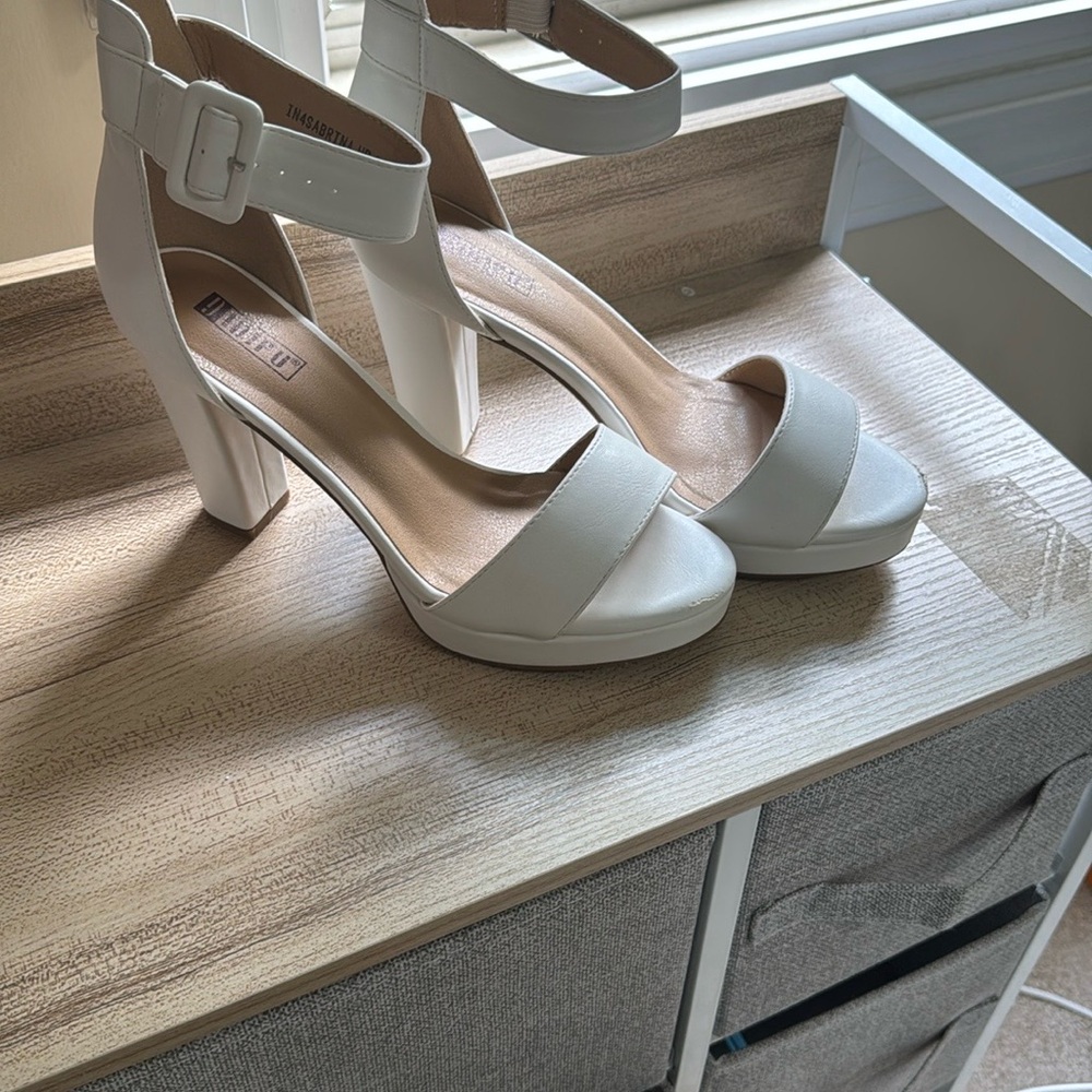 IDIFU White Block Heel Pumps Minimalist Design - Picture 5 of 9